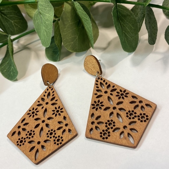 Gorgeous boho laser cut wooden earrings! - Picture 6 of 7